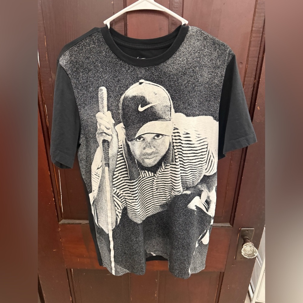 Nike Black and Gray Graphic Men's T-Shirt